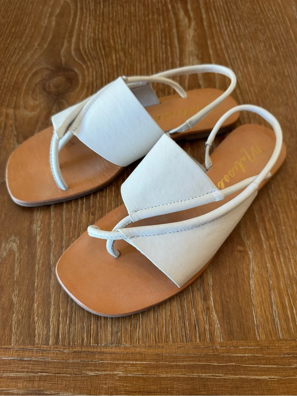 Matisse Shayla white asymmetrical flat sandal 8M